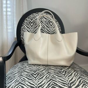 Banana Republic Everyday Italian Leather Tote in the color Ivory.